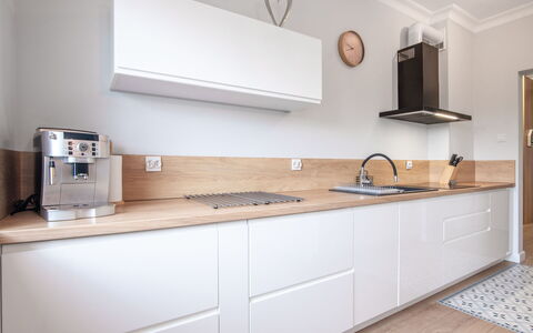 Rybacka: Cuisine, Comptoir, Cabinetry, Design Intérieur, Appareil De Cuisine, Principaux Appliance, Sol, Bois, Meubles, Pièce