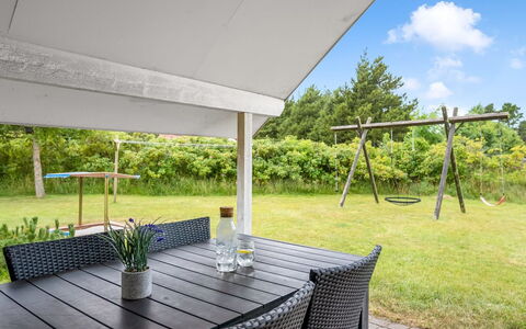 Annlis - 4Km from the Sea: Maison, Chalet, Toit, Batiments Jardin, Ombre, Cabanon, Arrière-Cour, Mobilier De Jardin, Cour, Pelouse