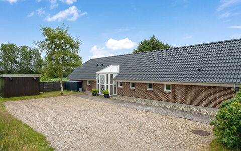 Annlis - 4Km from the Sea: Maison, Chalet, Toit, Batiments Jardin, Ombre, Cabanon, Arrière-Cour, Mobilier De Jardin, Cour, Pelouse