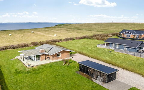 Kirsa - 200M to the Fjord: Toit, Maison, Lot Terre, Domicile, Chalet, Biens, Batiments Jardin, Ombre, Cabane En Rondins, Aménagement Paysager