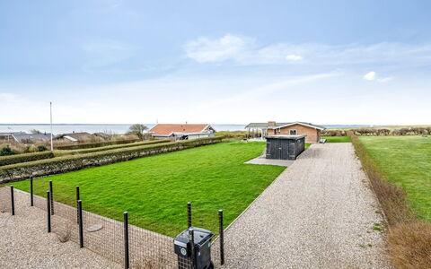 Kirsa - 200M to the Fjord: Toit, Maison, Lot Terre, Domicile, Chalet, Biens, Batiments Jardin, Ombre, Cabane En Rondins, Aménagement Paysager
