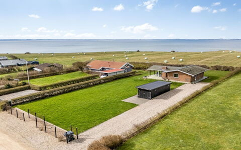 Kirsa - 200M to the Fjord: Toit, Maison, Lot Terre, Domicile, Chalet, Biens, Batiments Jardin, Ombre, Cabane En Rondins, Aménagement Paysager