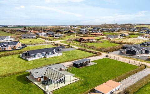 Kirsa - 200M to the Fjord: Toit, Maison, Lot Terre, Domicile, Chalet, Biens, Batiments Jardin, Ombre, Cabane En Rondins, Aménagement Paysager