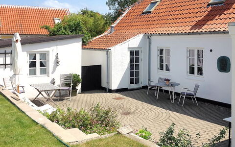 Tede - 300M from the Sea: Sol, Design Intérieur, Bois, Sol, Escaliers, Plafond, Tache De Bois, Parquet, Dur, Balustrade
