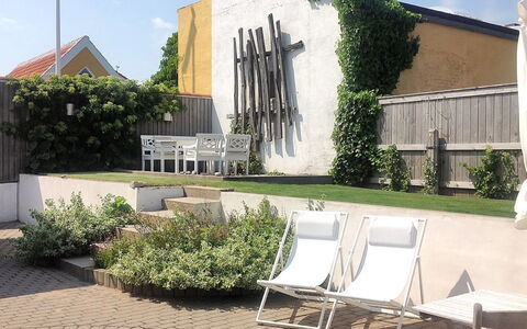 Tede - 300M from the Sea: Sol, Design Intérieur, Bois, Sol, Escaliers, Plafond, Tache De Bois, Parquet, Dur, Balustrade