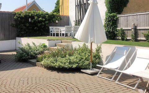 Tede - 300M from the Sea: Sol, Design Intérieur, Bois, Sol, Escaliers, Plafond, Tache De Bois, Parquet, Dur, Balustrade
