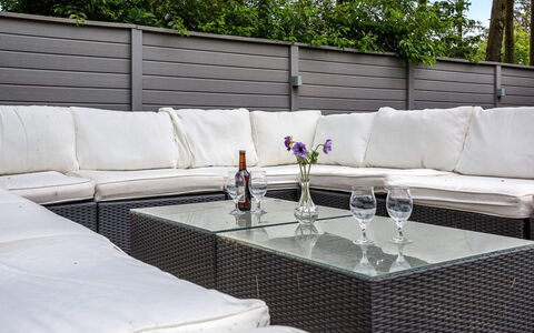 Annelisa - 200M to the Fjord: Meubles, Design Intérieur, Sol, Bois, Sol, Plafond, Parquet, Chaise, Table, Éclairage