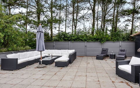 Annelisa - 200M to the Fjord: Meubles, Design Intérieur, Sol, Bois, Sol, Plafond, Parquet, Chaise, Table, Éclairage