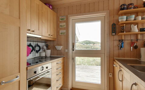 Eunike - 220M from the Sea: Cuisine, Appareil De Cuisine, Meubles, Sol, Bois, Principaux Appliance, Comptoir, Design Intérieur, Cabinetry, Sol