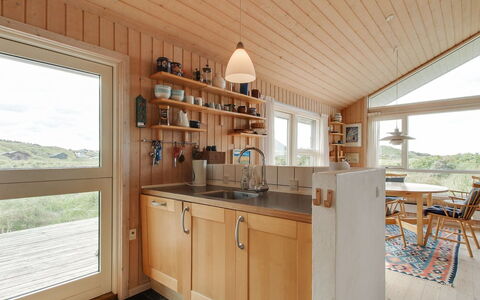 Eunike - 220M from the Sea: Cuisine, Design Intérieur, Bois, Sol, Meubles, Comptoir, Plafond, Cabinetry, Appareil De Cuisine, Sol