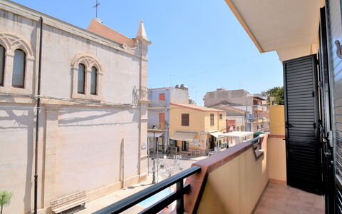 Maremi Portopalo: Ciel, Propriété, Fenêtre, Bâtiment, Plante, Maison, Design Urbain, Quartier, Mur, Immobilier
