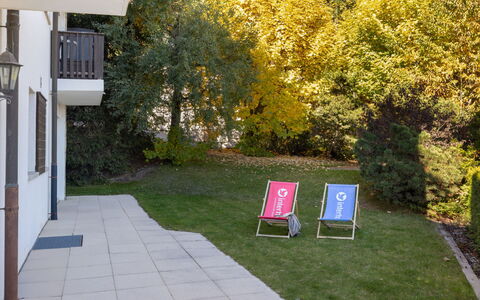 Crans-Montana 602: Jardin, Ombre, Pelouse, Mobilier De Jardin, Arrière-Cour, Cour, Chaise, Aménagement Paysager, Cour, Hacienda