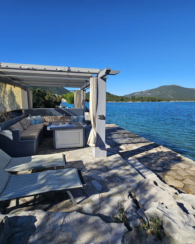 Ston 400: Cotiers Et Relief Océaniques, Lac, Ombre, Côte, Rive, Recours, Tropiques, Piscine, Mobilier De Jardin, Du Son