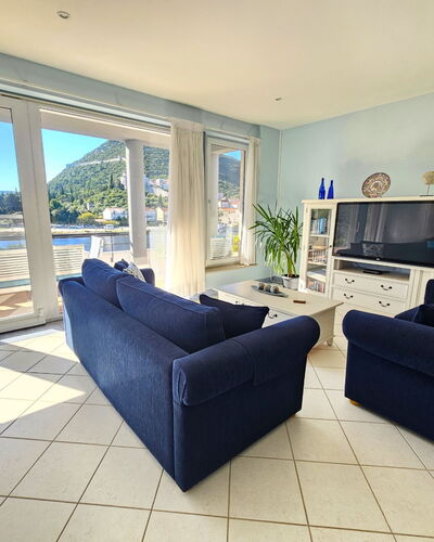 Waterfront Oasis 400.3