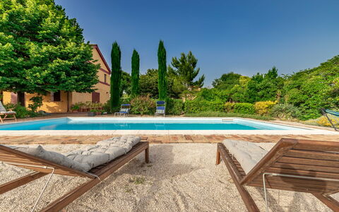 Casa Bellavista: L'Eau, Ciel, Plante, Piscine, Bâtiment, Arbre, Ombre, Mobilier De Jardin, Maison, Rectangle