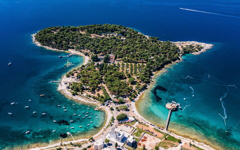 Villa Dora: L'Eau, Ressources En Eau, Bleu Azur, La Nature, Plage, Paysage Naturel, Arbre, Cotiers Et Relief Océaniques, Bâtiment