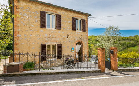 A Casa di Gabri: L'Eau, Plante, Ciel, Propriété, Nuage, Piscine, Bleu Azur, Arbre, Mobilier De Jardin, Ombre