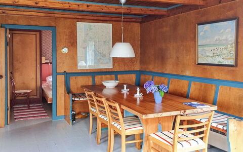 Jorid - 300M from the Sea: Meubles, Design Intérieur, Sol, Sol, Bois, Table, Chaise, Plafond, Pièce, Éclairage