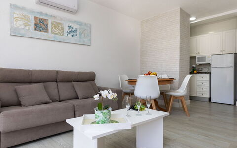 Peñismar i: Table, Meubles, Propriété, Canapé, Confort, Design Intérieur, Salon, Canapé-Lit, Cadre