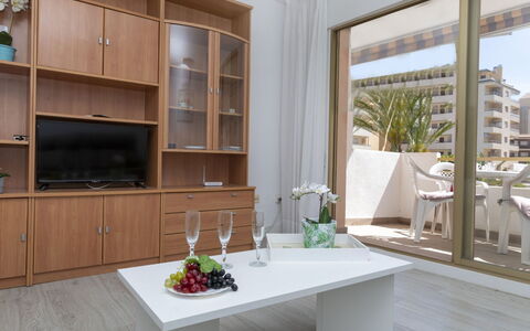 Peñismar i: Meubles, Cabinetry, Propriété, Comptoir, Aliments, Plante, Vaisselle, Design Intérieur, Bois, Éclairage