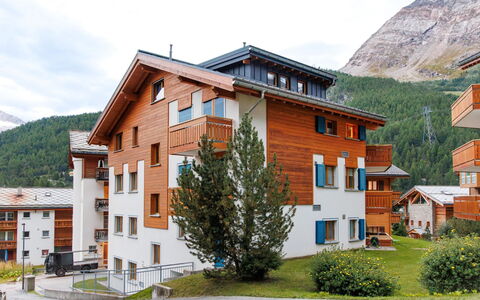 Dominic a: Piscine, Ville Resort