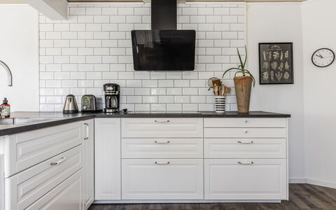 Ryedal: Cabinetry, Comptoir, Meubles, Blanc, Tiroir, Évier, Bois, Bâtiment, Design Intérieur, Sol