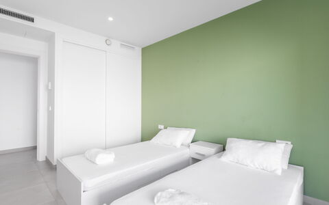 Lirios View: Sol, Chambre, Lit, Literie, Drap De Lit, Hôtel, Matelas, Cadre De Lit
