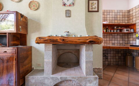 Luli: Meubles, Cadre, Bâtiment, Bois, Architecture, Table, Sol, Salon, Sol, Maison