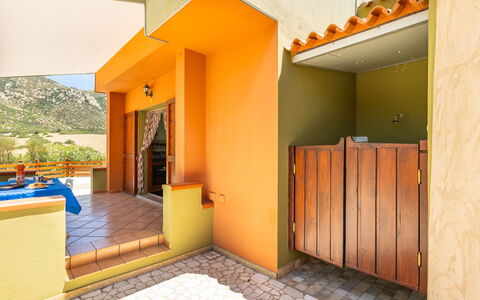 Luli: Propriété, Plante, Porte, Design Intérieur, Bois, Architecture, Ombre, Sol, Sol