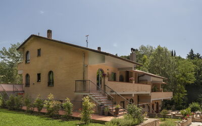 Assisi 130: Plante, Ciel, Bâtiment, Propriété, Fenêtre, Arbre, Maison, Fleur, Architecture, Lot Terre