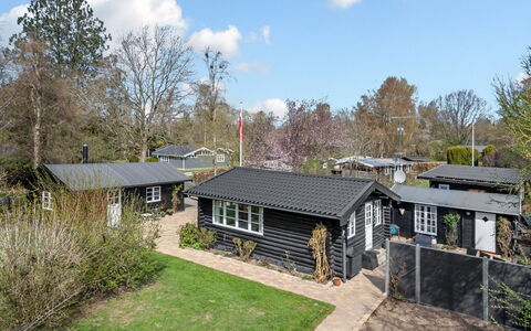Gunnhild - 500M from the Sea: Meubles, Design Intérieur, Sol, Bois, Sol, Plafond, Parquet, Chaise, Table, Éclairage