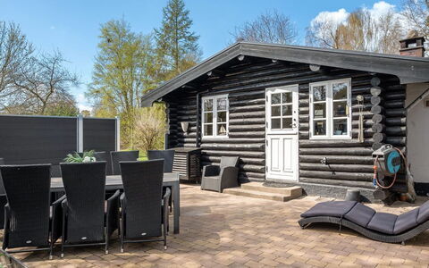 Gunnhild - 500M from the Sea: Meubles, Design Intérieur, Sol, Bois, Sol, Plafond, Parquet, Chaise, Table, Éclairage
