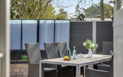 Gunnhild - 500M from the Sea: Meubles, Design Intérieur, Sol, Bois, Sol, Plafond, Parquet, Chaise, Table, Éclairage
