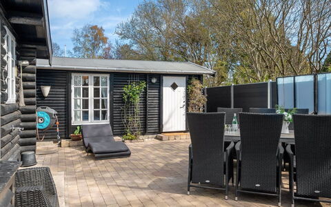 Gunnhild - 500M from the Sea: Meubles, Design Intérieur, Sol, Bois, Sol, Plafond, Parquet, Chaise, Table, Éclairage