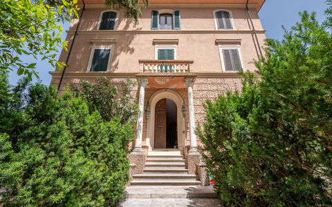 Sanda: Bâtiment, Fenêtre, Ciel, Plante, Architecture, Végétation, Arbre, Porte, Quartier