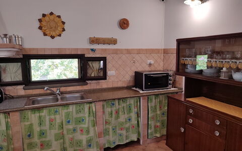 Relax: Propriété, Cabinetry, Comptoir, Bois, Électroménager, Éclairage, Design Intérieur, Appareil De Cuisine, Cuisine, Tiroir