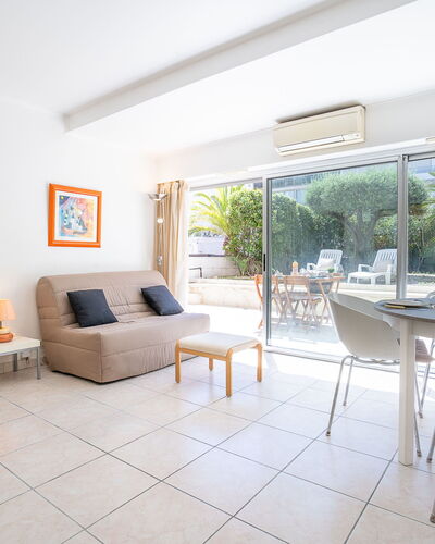 Cannes Bay 615.1