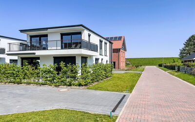 Fedderwardersiel 100: Ciel, Plante, Propriété, Bâtiment, Fenêtre, Arbre, Lot Terre, Design Urbain, Herbe, Quartier