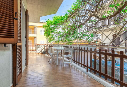 Conero Garden Apartment: Propriété, Bois, Plante, Sol, Immobilier, Bâtiment, Arbre, Dur, Sol, Ombre