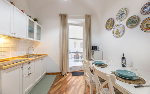 Corte Tiso: Meubles, Cabinetry, Évier, Table, Comptoir, Bâtiment, Fenêtre, Bois, Design Intérieur, Evier