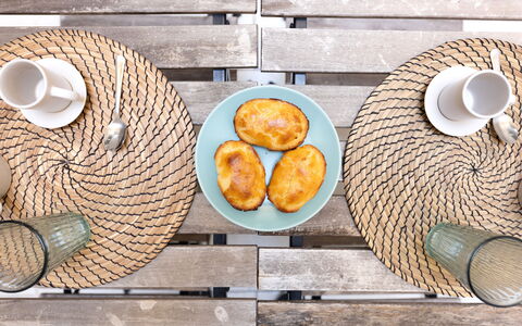 Corte Tiso: Aliments, Vaisselle, Bois, Vaisselle, Ingrédient, Mur, Table, Appareil De Cuisine, Cuisine
