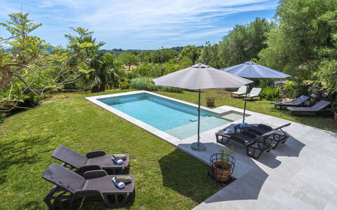 Sa Coma Caimari: Nuage, Ciel, Plante, Piscine, Parapluie, L'Eau, Ombre, Mobilier De Jardin, Design Urbain, Bâtiment
