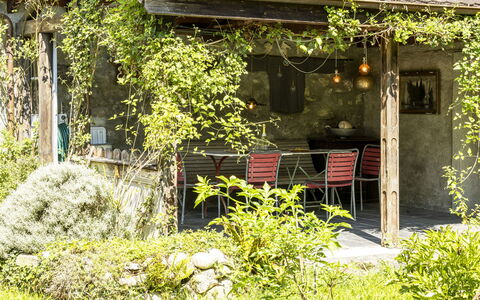 Noville 5: Plante, Propriété, Bâtiment, Fenêtre, Lot Terre, Végétation, Ombre, Paysage Naturel, Herbe, Chalet