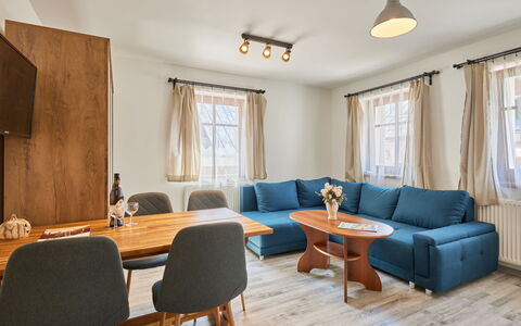 Marika: Meubles, Table, Fenêtre, Canapé, Bâtiment, Bois, Design Intérieur, Architecture, Sol