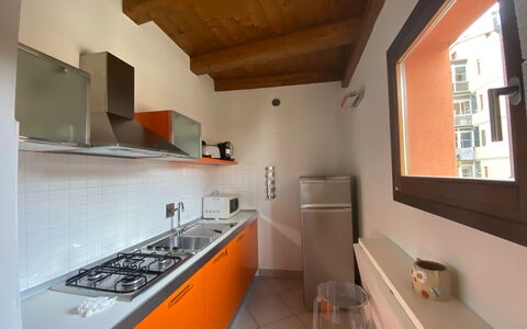 Orcagna Apartment: L'Eau, Ciel, Propriété, Bleu, Piscine, Bleu Azur, Bâtiment, Ombre, Composite, Loisir