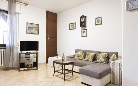 Casa Della Selce: Cadre, Propriété, Canapé, Meubles, Design Intérieur, Éclairage, Rideau, Bois, Salon, Sol
