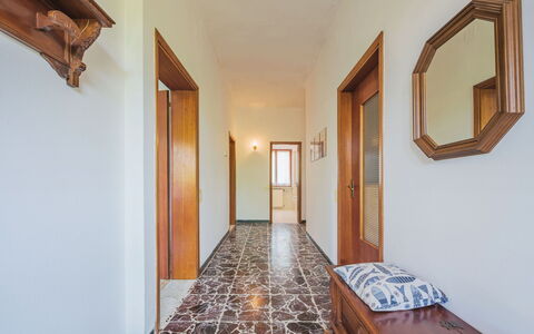 Magnolia: Miroir, Bâtiment, Propriété, Porte, Bois, Éclairage, Design Intérieur, Sol, Sol