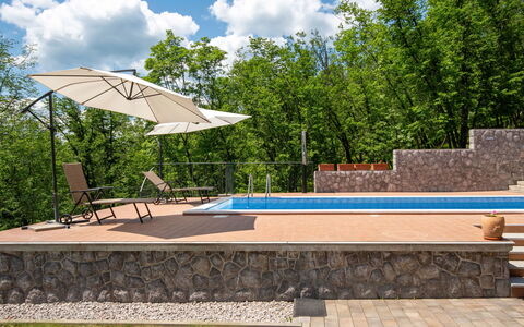Korina: Nuage, Ciel, Ombre, Architecture, Lot Terre, Mobilier De Jardin, Arbre, Loisir, Herbe, Paysage