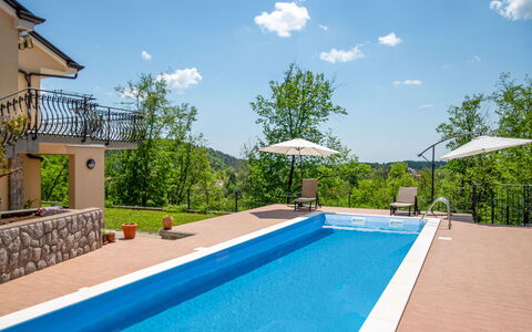 Korina: L'Eau, Ciel, Plante, Nuage, Piscine, Bâtiment, Bleu Azur, Ombre, Arbre, Mobilier De Jardin