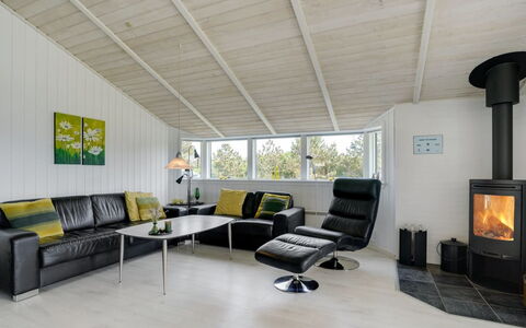 Thove - 600M from the Sea: Design Intérieur, Meubles, Sol, Canapé, Plafond, Sol, Bois, Salon, Luminaire, Pièce